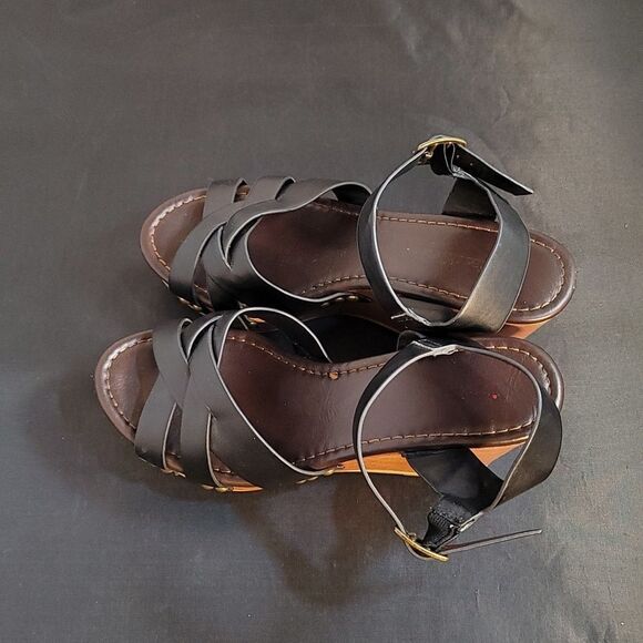 CITYCLASSIFIED ANKLE STRAP ADJUSTABLE BUCK CRISSCROSS OPEN TOE WEDGE SANDAL - Picture 9 of 16